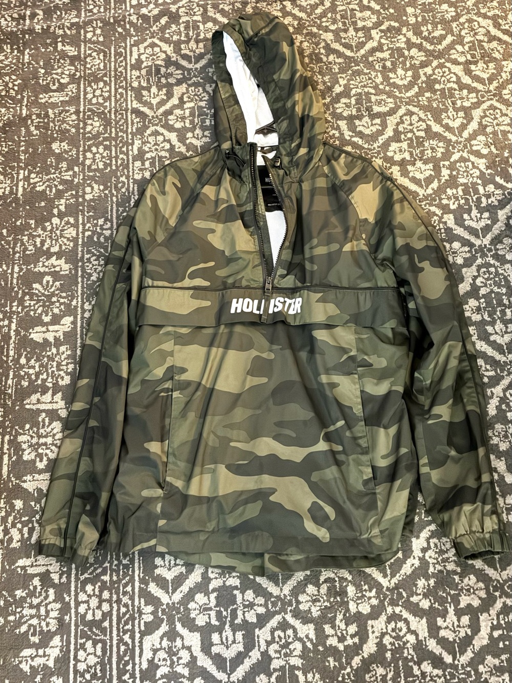 Camouflage Hollister pullover hoodie windbreaker Men’s Medium
